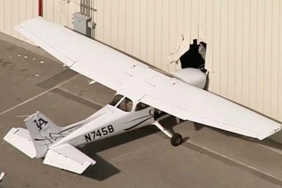 ABD'de çalınan uçak havalanamadan kaza yaptı