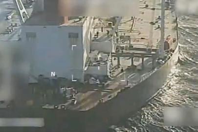 ABD'nin takibindeki İran bağlantılı tankerin mürettebatı gemiye Rus bayrağı çizdi