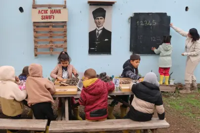 Adana'da okulun atıl bahçesinde 'açık hava' ders