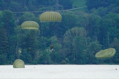 Alman paraşütçü birliği soruşturma altında: Aşırı sağ, şiddet ve cinsel saldırılar