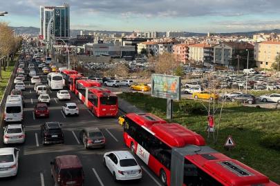 Ankara’da artan araç sayısı trafiğe 22 dakikalık yük getirdi