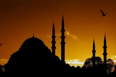 Anket: Almanya'da gençler Katolik Kilisesinden çok İslam'a güveniyor