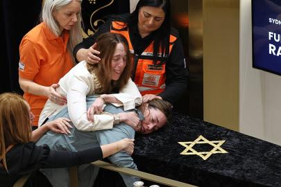 Avustralya'da Bondi Plajı'ndaki Hanuka saldırısı kurbanlarının cenaze törenleri başladı