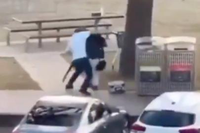 Avustralya'daki silahlı saldırganı etkisiz hale getiren sivil saniye saniye kamerada