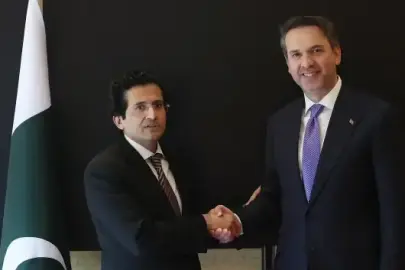 Bakan Bayraktar Pakistan Petrol Bakanı Malik ile bir araya geldi