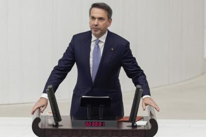 Bakan Bayraktar: Türkiye'de her bir saatte yaklaşık 10 dönüm güneş tarlası kuruyoruz