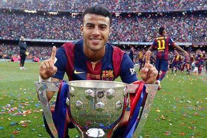 Barcelona'nın eski yıldızından 32 yaşında emeklilik kararı! Dünya futbolu şokta...