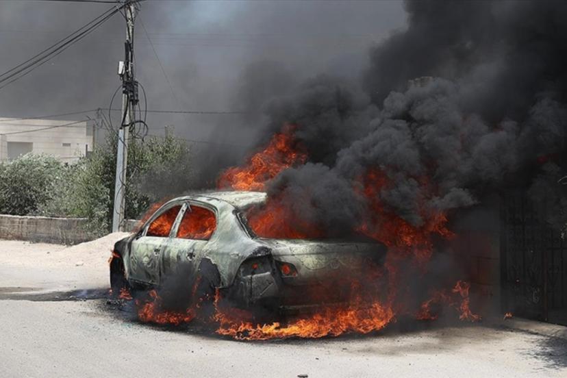 Batı Şeria'da toprakları gasbeden İsrailliler, araçları ateşe verdi
