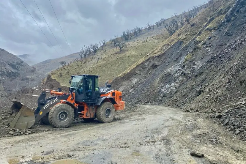 Batman Sason'da yağışla kapanan köy yolları yeniden açık