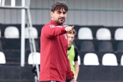 Beşiktaş'ta sürpriz ayrılık! Veli Kavlak ile yollar resmen açıklandı