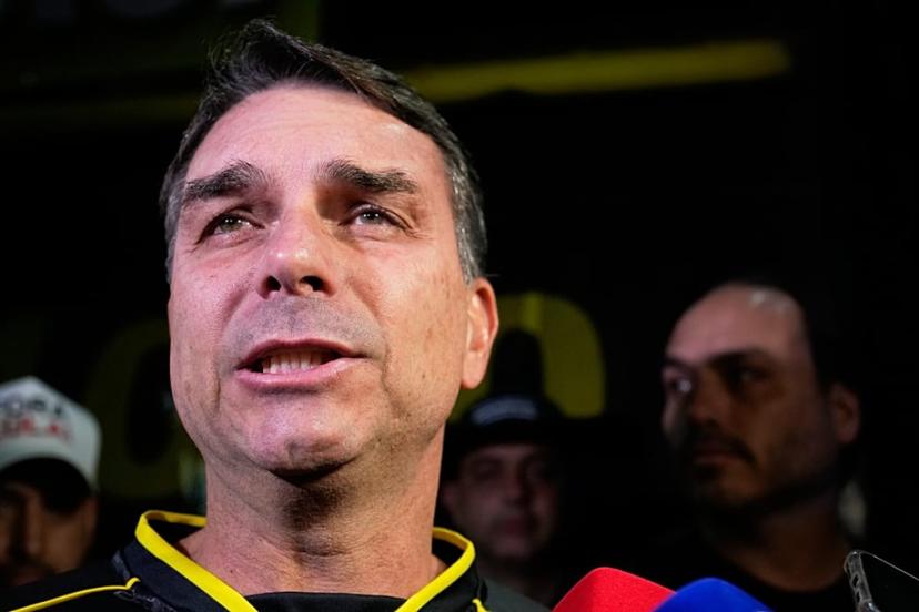 Bolsonaro'nun en büyük oğlu 2026 Brezilya başkanlığı için yarışacak