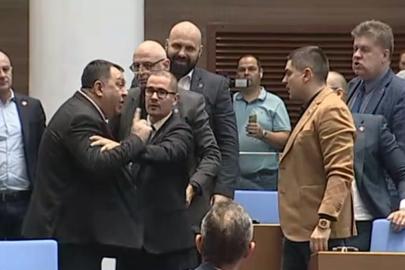 Bulgaristan Meclisi’nde bütçe kavgası: Milletvekilleri birbirine girdi