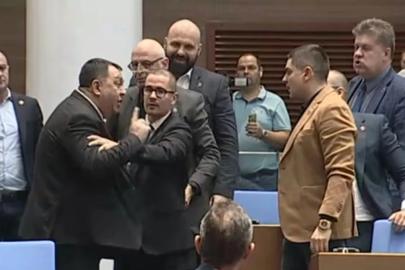 Bulgaristan meclisinde tekme ve yumruklar konuştu