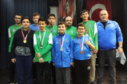 Bursa Büyükşehir Belediyesporlu satranççılardan 10 madalya