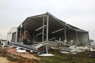 Bursa Nilüfer’de iki kaçak yapı daha yıkıldı