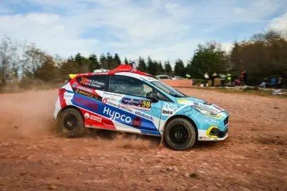 Bursa Osmangazi'nin gururundan podyumda çifte başarı