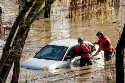 California'daki 72 saatlik rekor yağış seli getirdi: 3 kişi hayatını kaybetti