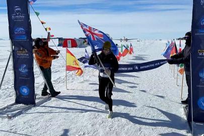 Catherine Drysdale, Antarktika Buz Maratonu'nu kazanan ilk kadın oldu