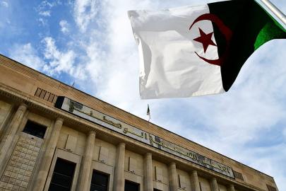 Cezayir, Fransız sömürgeciliğini suç sayan yasayı kabul etti