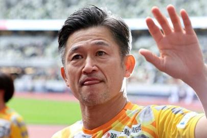 Dünyanın en yaşlı futbolcusu bir kez daha transfer oldu!