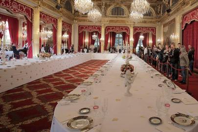 Elysee Sarayı’nın gümüş servis sorumlusu, binlerce euroluk takımı çaldığı iddiasıyla gözaltında