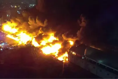 Esenyurt’ta nalbur deposunda yangın!