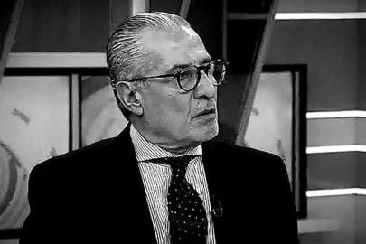 Eski futbolcu Gökmen Özdenak hayatını kaybetti