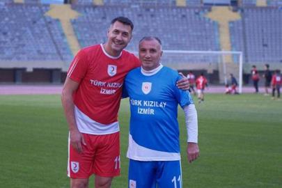 Eski futbolcular ve yöneticiler Kızılay için sahaya çıktı