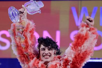 Eurovision 2024 kazananı, İsrail'e tepki olarak ödülünü iade ediyor