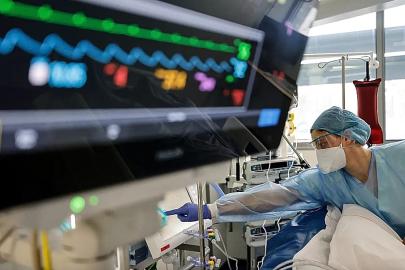 Fransa’da 30 hastayı zehirleyen anestezi uzmanına müebbet hapis