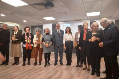 Gecikmiş Bir Tören, Yerini Bulan Bir Değer