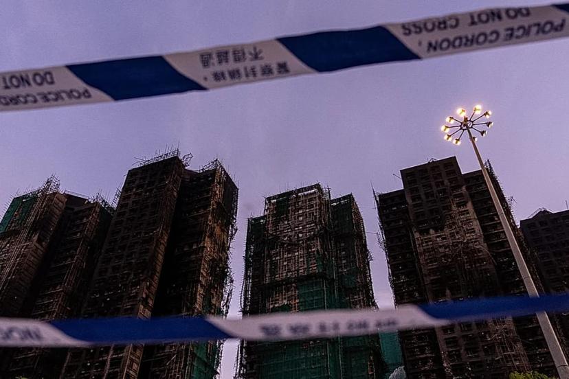 Hong Kong’da yangın sonrası inceleme: Yanan binalardaki koruyucu ağlar standartlara uymuyormuş