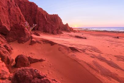 İran'ın Kızıl Plaj'ının yağmurdaki görüntüleri ilgi çekti