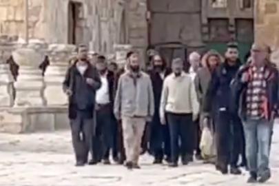 İşgalci İsrailliler, Mescid-i Aksa’ya 'Hanuka' baskını yaptı