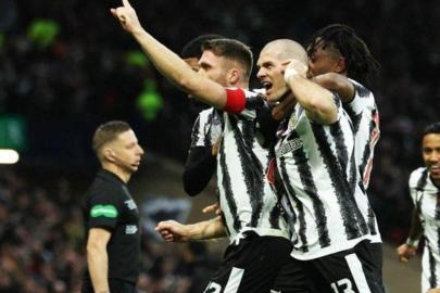 İskoçya Lig Kupası'nı Celtic'i 3-1 yenen St. Mirren kazandı!