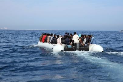 İspanya'nın Kanarya Adaları'na iki tekne ile 327 düzensiz göçmen geldi