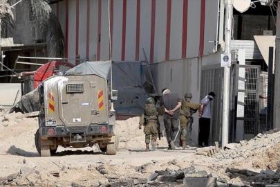 İsrail ordusu, Batı Şeria'da 2 Filistinliyi darbetti, 8 kişiyi gözaltına aldı