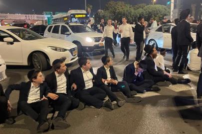 İsrail’de askerlik karşıtı protestoya araçlı saldırı