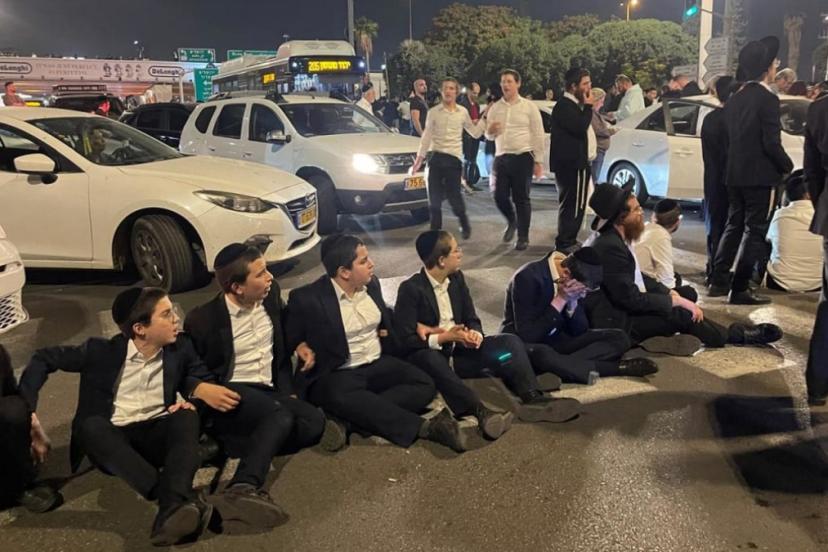 İsrail’de askerlik karşıtı protestoya araçlı saldırı