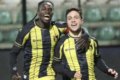 İstanbulspor 2. yarıda 3 puana döndü! İstanbulspor - Sivasspor maç sonucu 2-1