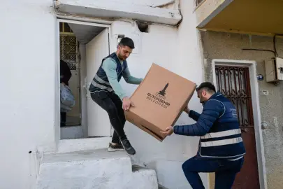 İzmir Büyükşehir'in kış destek paketleri ulaştırılıyor