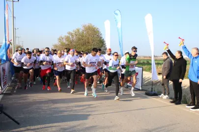 İzmir'de gençler Cumhuriyet'e koştu