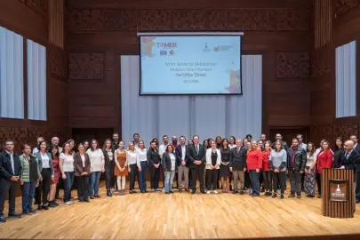 İzmir’in çok dilli ve çok kültürlü yapısında sertifika coşkusu