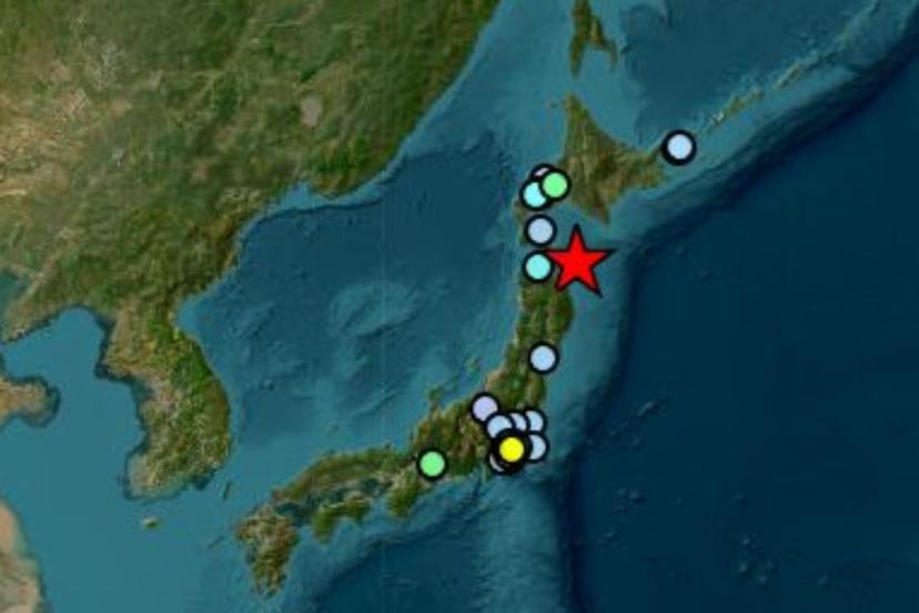 Japonya 7.6 büyüklüğünde depremle sarsıldı