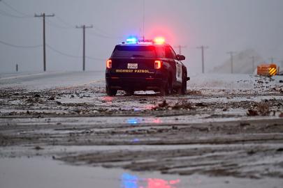 Kaliforniya’daki fırtına etkisini azaltsa da sel ve çığ riski devam ediyor