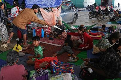 Kamboçya-Tayland sınırı boyunca hava saldırıları on binlerce kişiyi yerinden etti