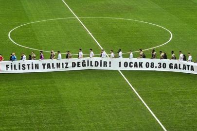 Kocaelispor-Erzurum FK maçında Filistin pankartı