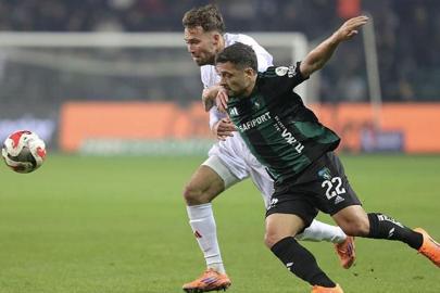 Kocaelispor evinde galibiyet aldı! Kocaelispor - Antalyaspor maçı sonucu 2-1