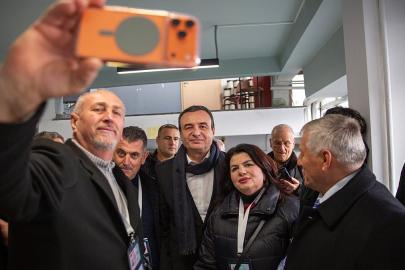 Kosova’da erken seçim: Kurti zafer ilan etti