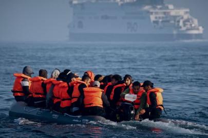 Manş Denizi'nde göçmen rekoru: Bir günde 800'den fazla geçiş